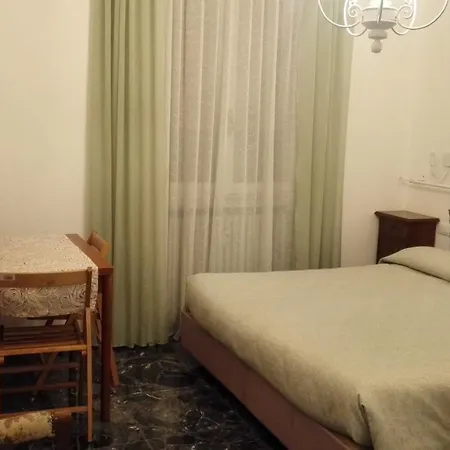 Minihouselarissa Diverona Guest house