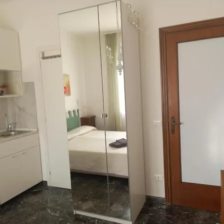 Minihouselarissa Diverona Guest house Verona