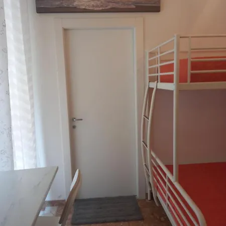 Minihouselarissa Diverona Guest house *