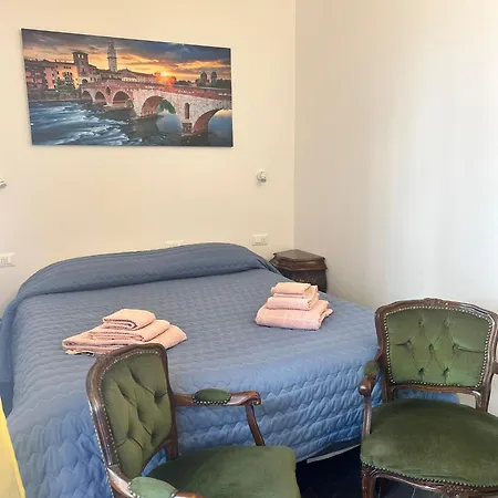 Minihouselarissa Diverona Guest house *