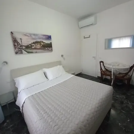 Guest house Minihouselarissa Diverona