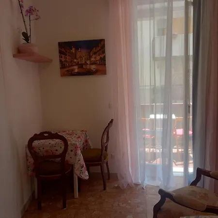 Minihouselarissa Diverona Guest house *